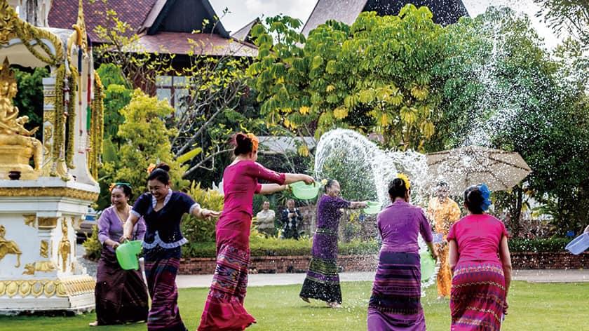 Exp1_water-splashing-festival.jpg