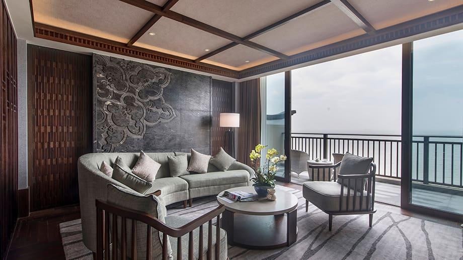 SeaViewPoolDuplex-04_920x518.jpg