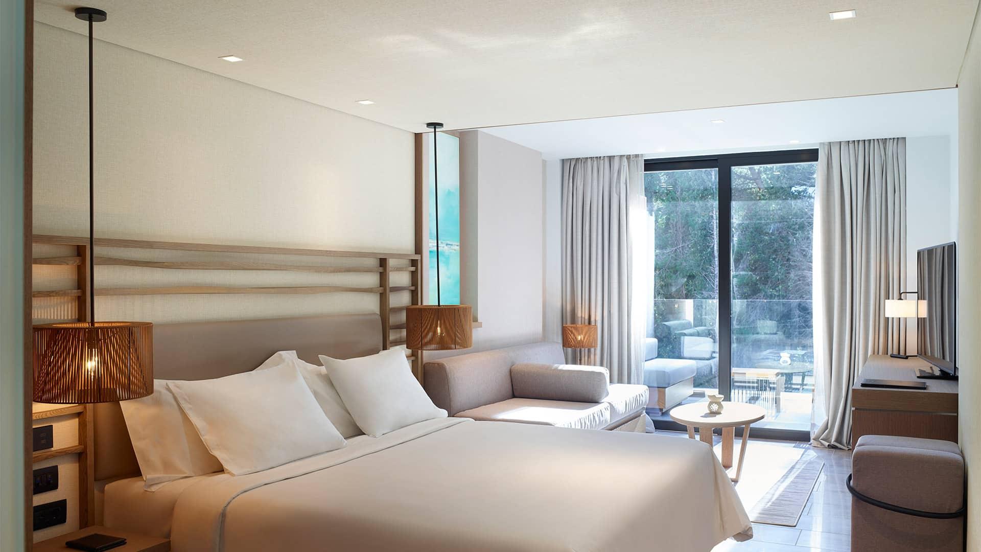 achilleion-hillview-grand-room-king-hero.jpg