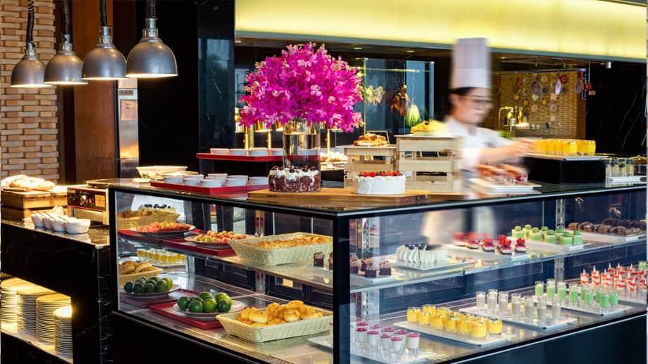 dining_angsana_-cafe_desserttable.jpg