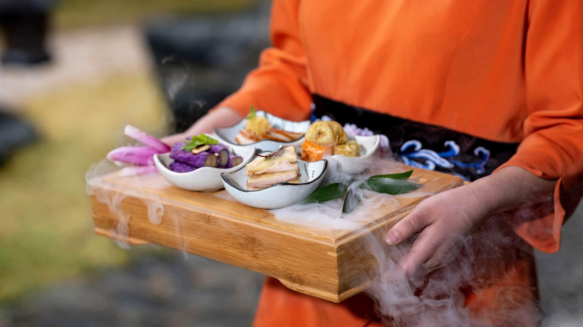 dining_mandarinpalace_heroimage_food-_1.jpg