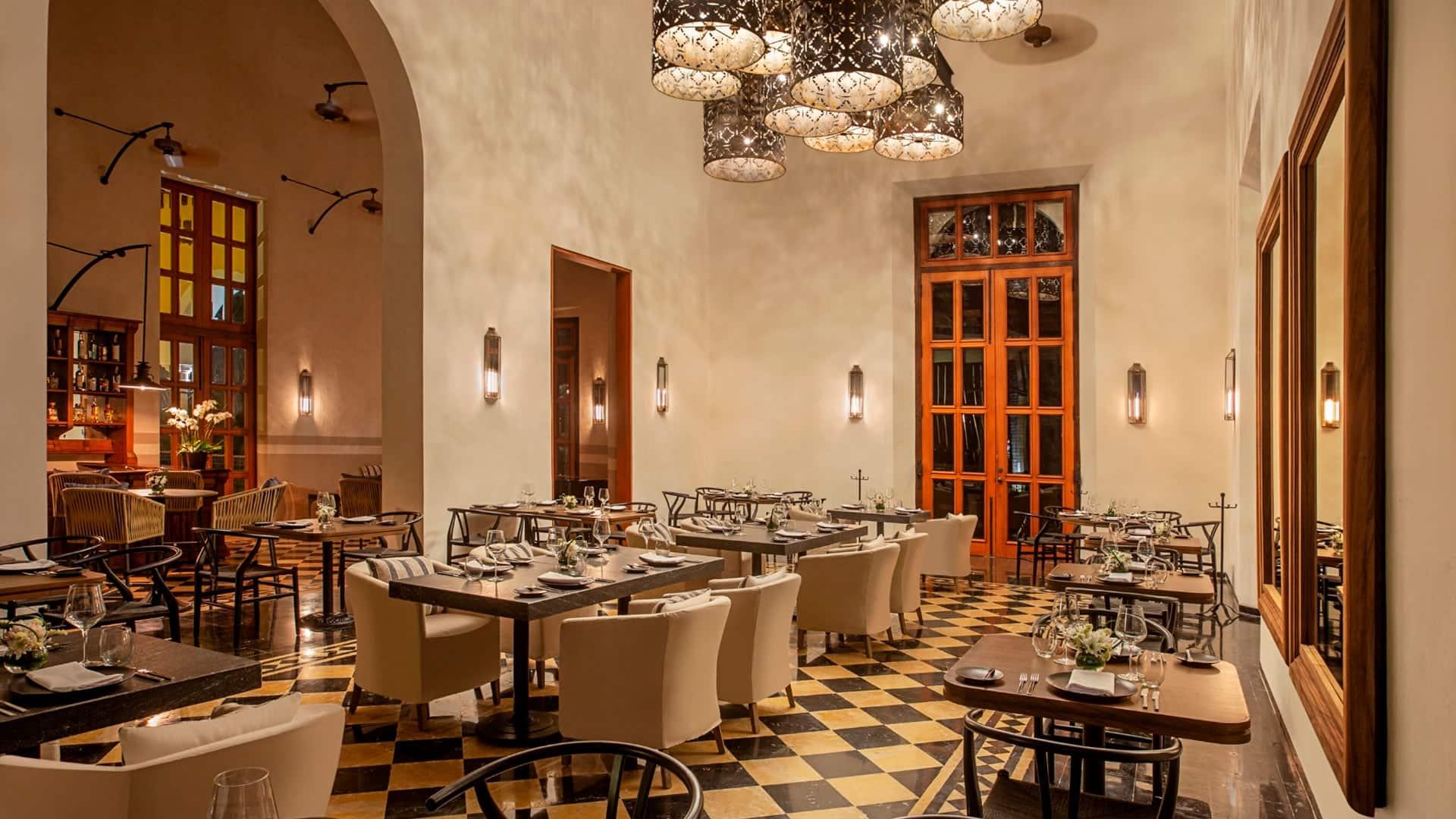hero_dining-casa-de-piedra.jpg