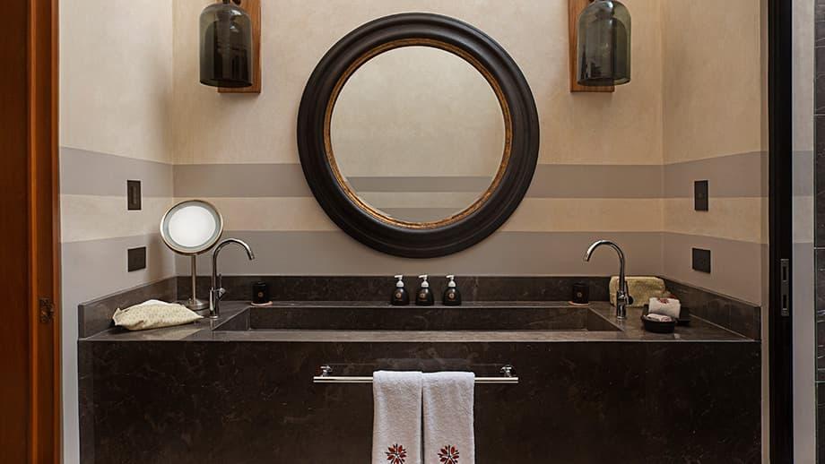 kij-junior-suite-bathroom.jpg