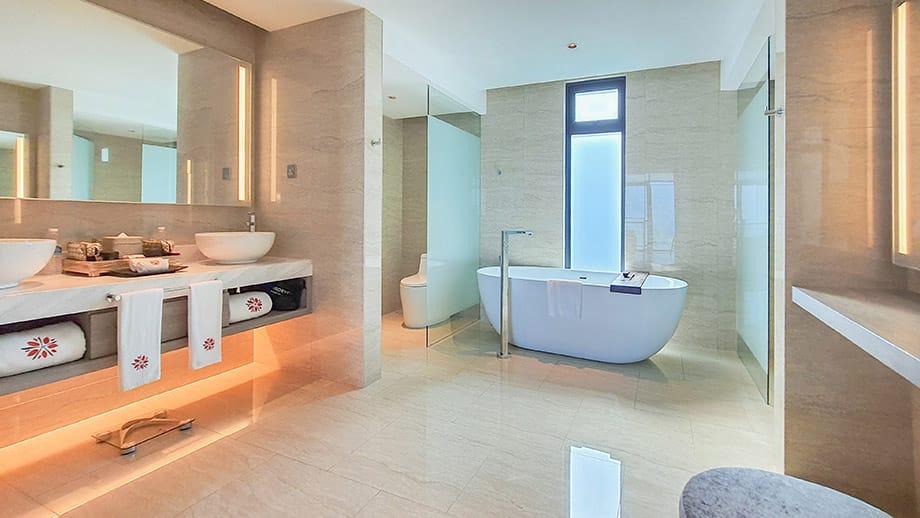rooms_1-bedroom-deluxe-suite_4.jpg