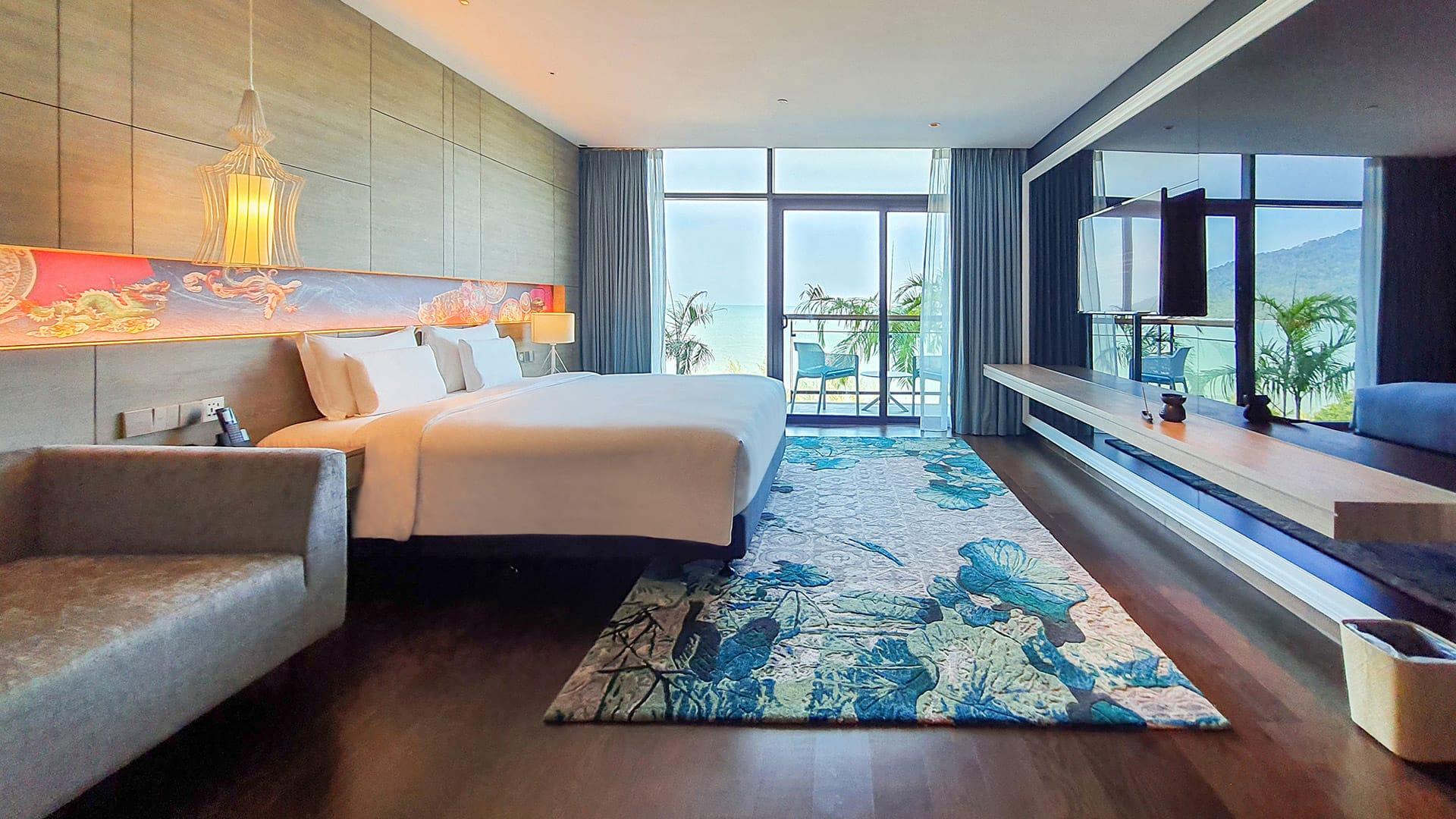 rooms_1-bedroom-suite_hero-image.jpg