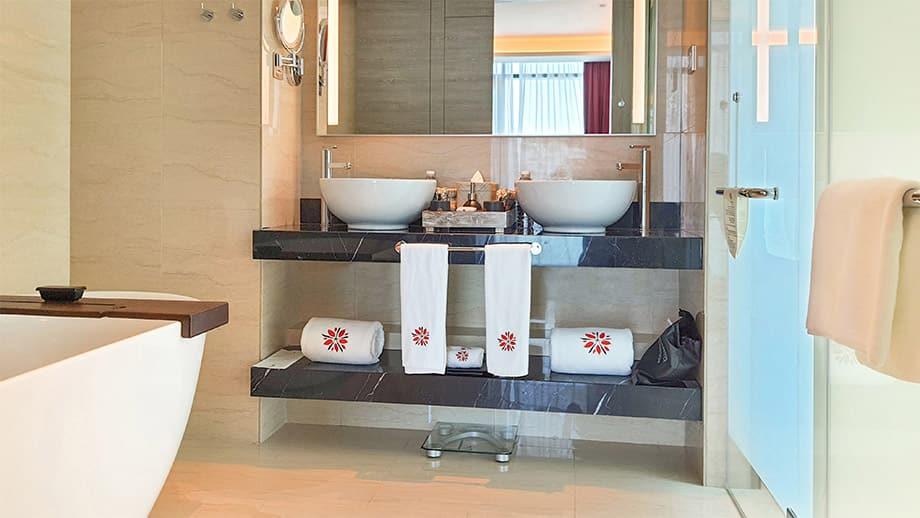 rooms_2-bedroom-deluxe-suite_4.jpg
