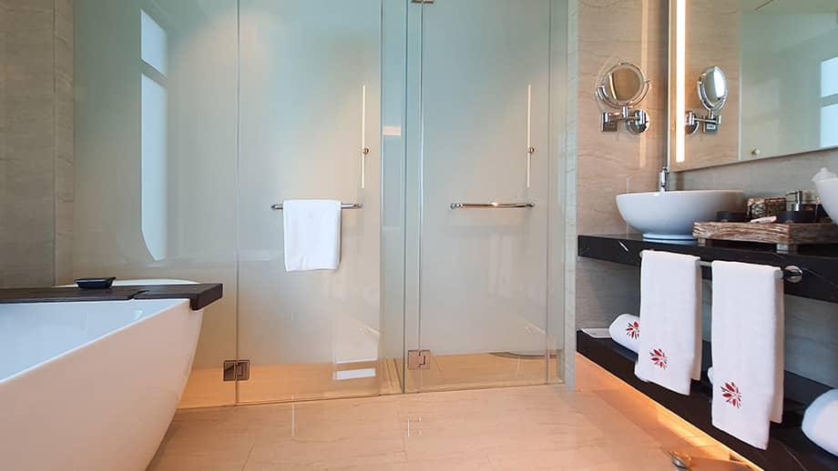 rooms_2-bedroom-suite_4.jpg