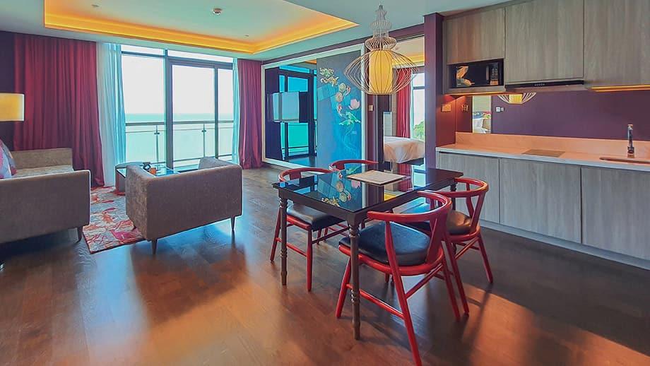 rooms_2-bedroom-suite_5.jpg