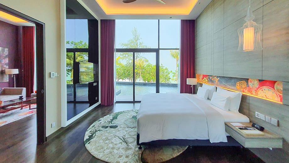 rooms_pool-suite_1.jpg