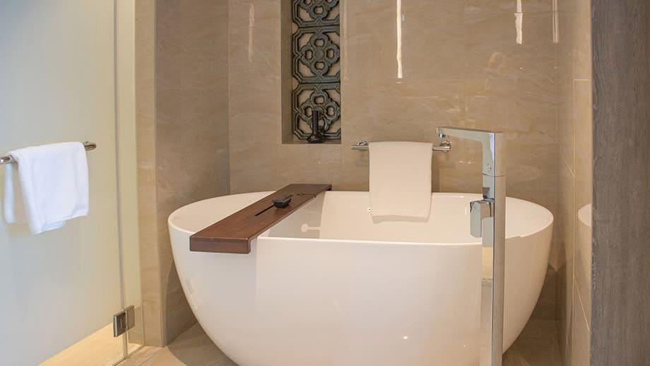 rooms_pool-suite_5.jpg