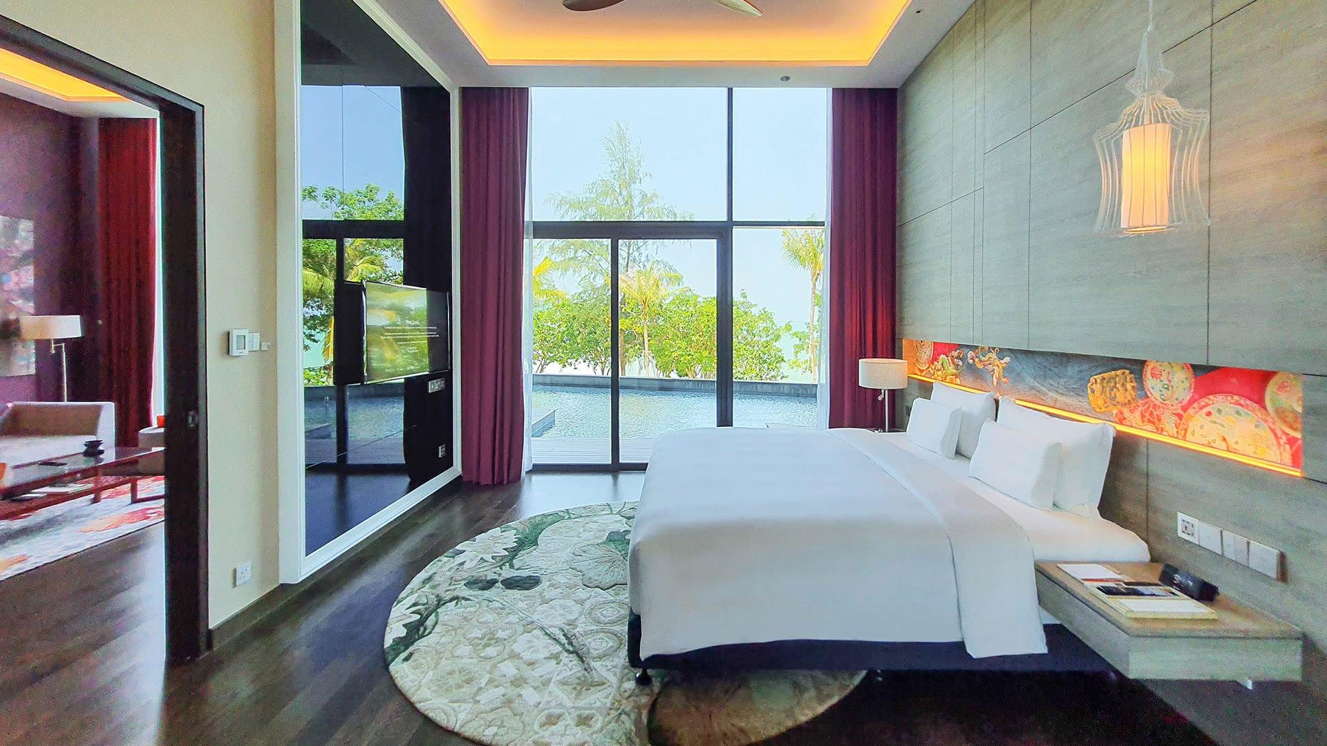 rooms_pool-suite_hero-image.jpg