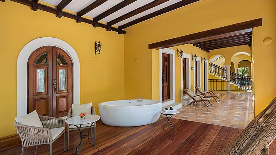 sayab-master-suite-king-double-terrace.jpg