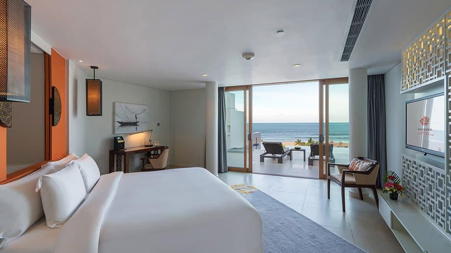 seaview-pool-suite-two-bedroom-bed.jpg
