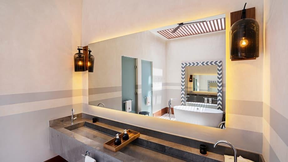 yaab-governor-suite-bathroom.jpg