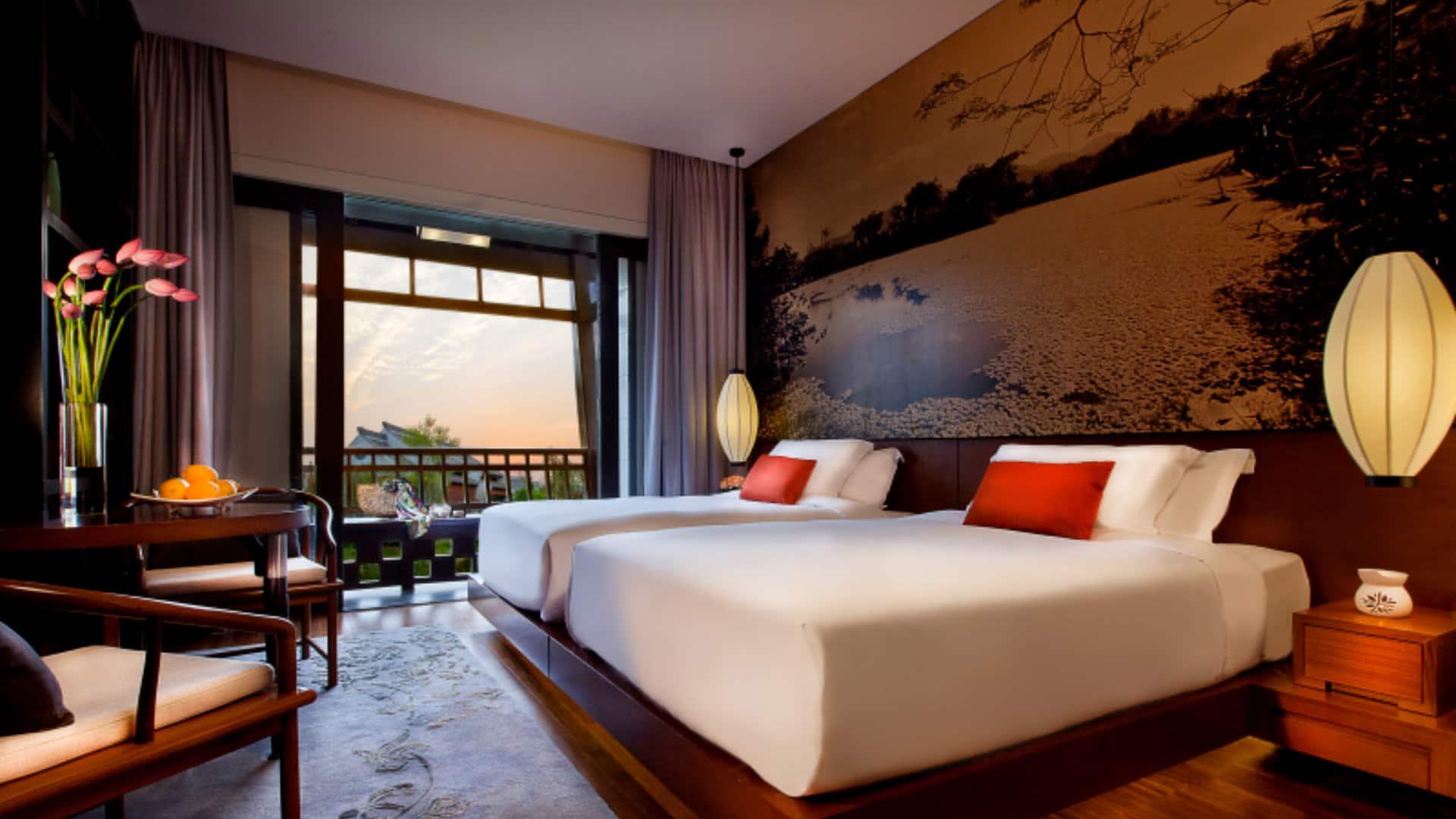 deluxe_room_twin_bed_1920x1080.jpg