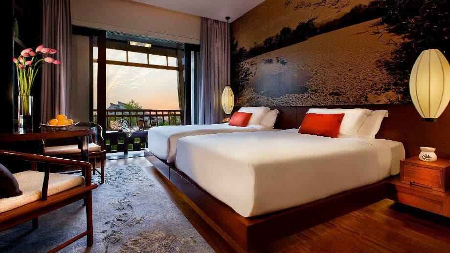 deluxe_room_twin_bed_920x518.jpg