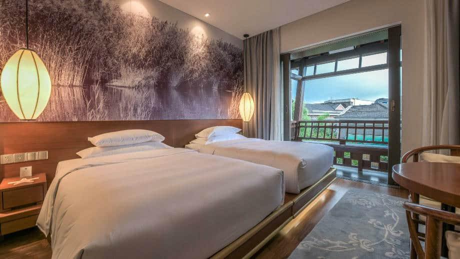 deluxe_room_twin_view_920x518.jpg