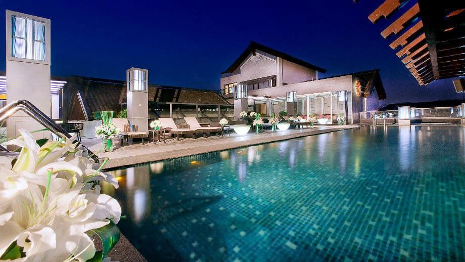 facilities-swimming_pool_920x518.jpg