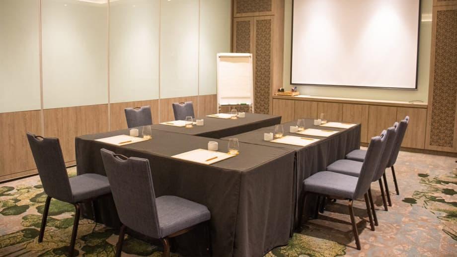 meeting_manik-n-chongkak_1.jpg