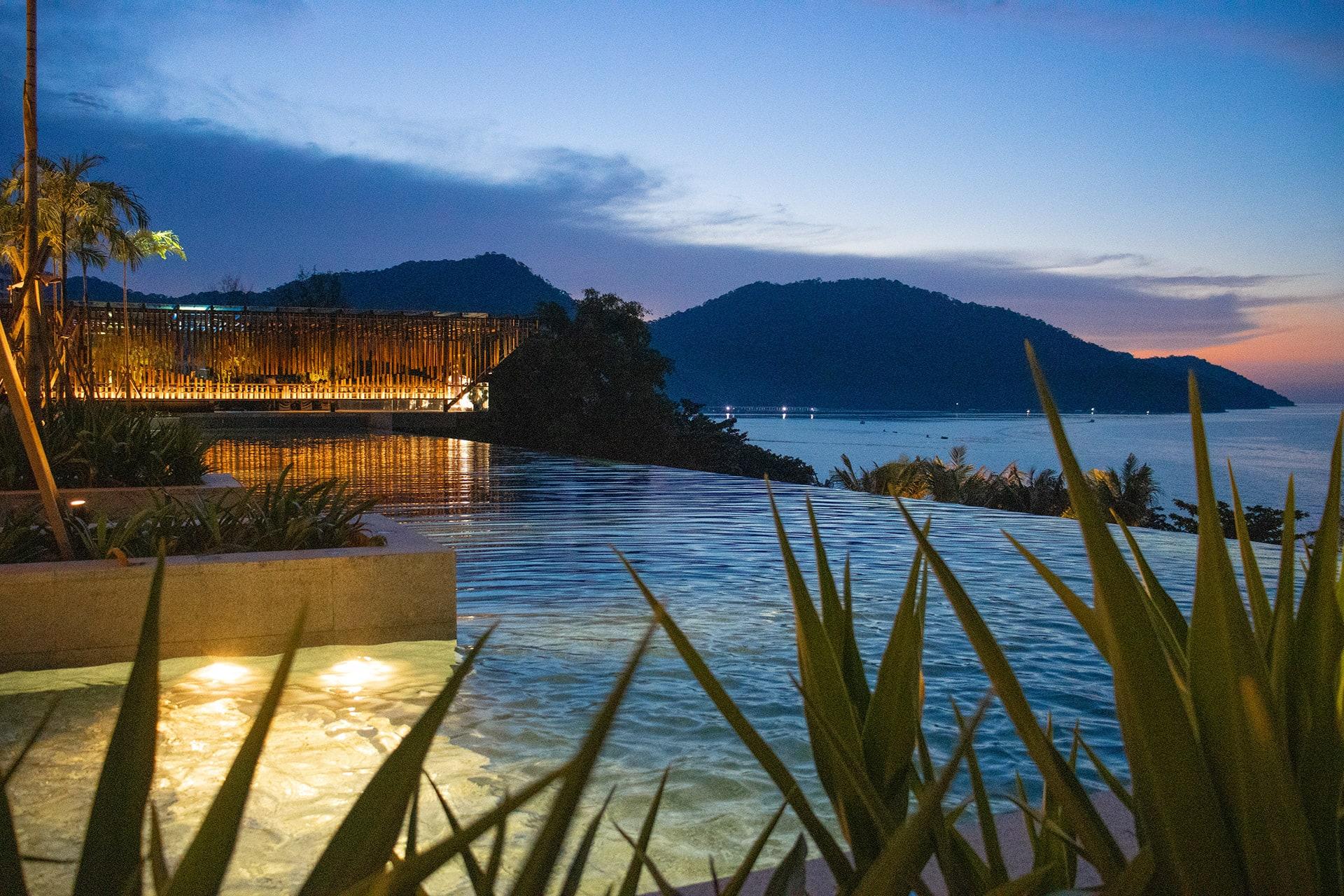 sanctuaries_infinity-pool3.jpg