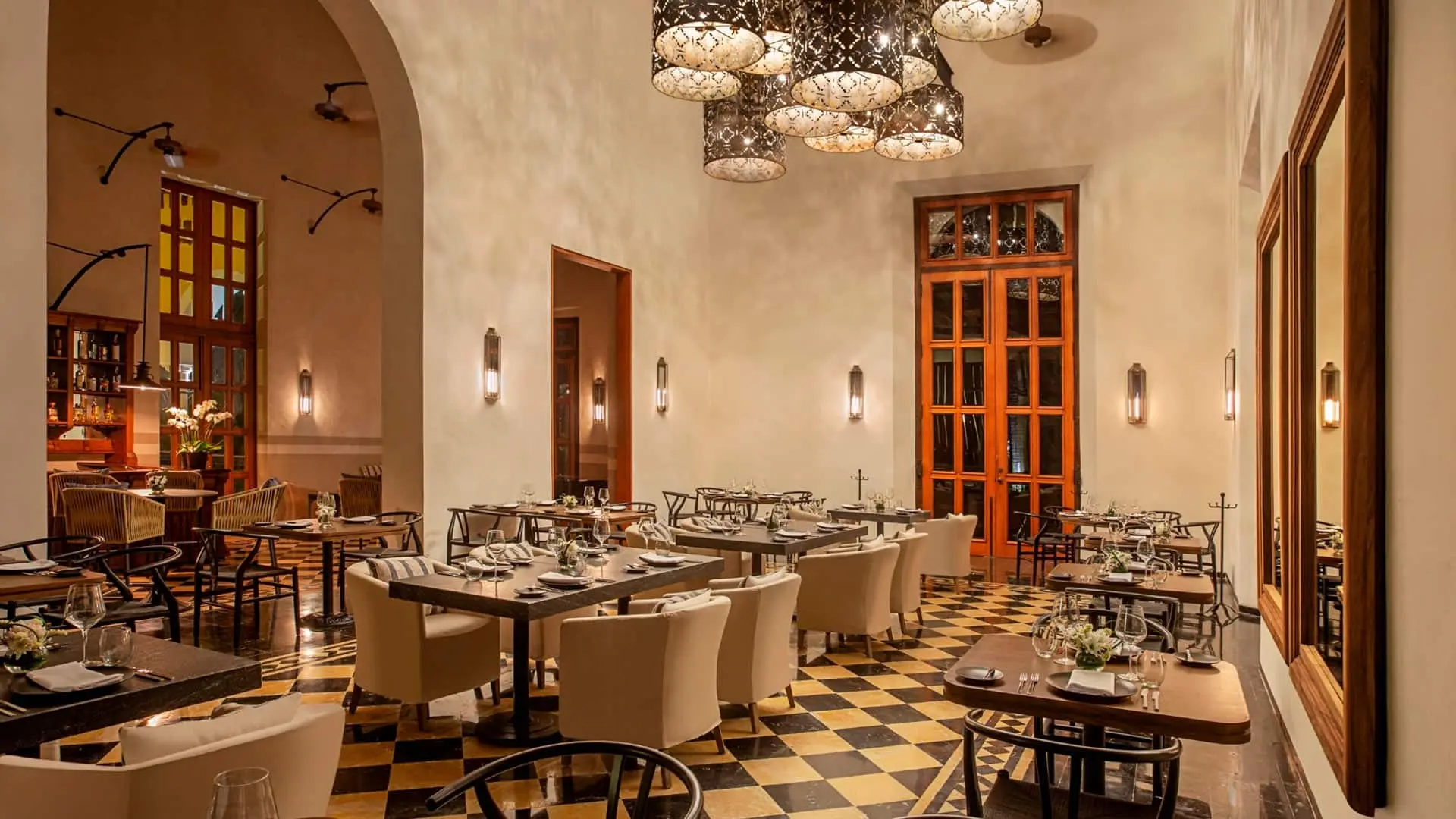 hero_dining-casa-de-piedra.jpg