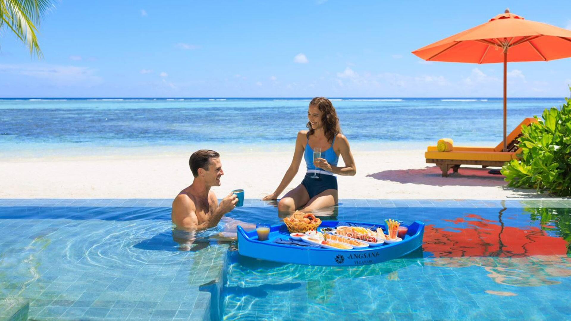 Angsana Velavaru Maldives Floating Breakfast