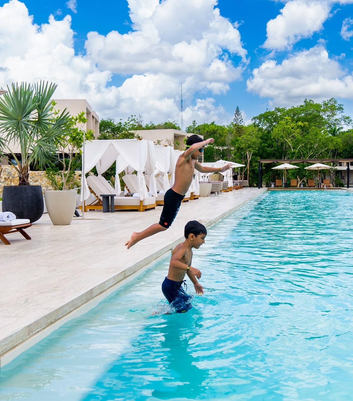 Hacienda Xcanatun - new pool
