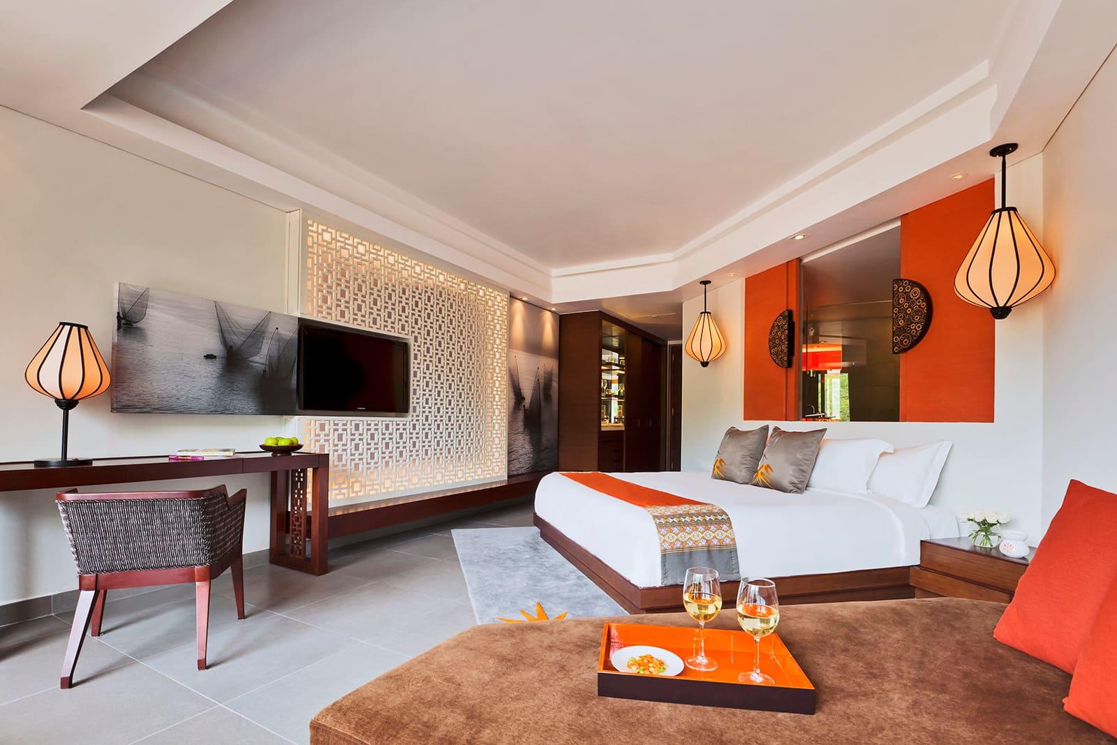 Seaview Balcony King Grand