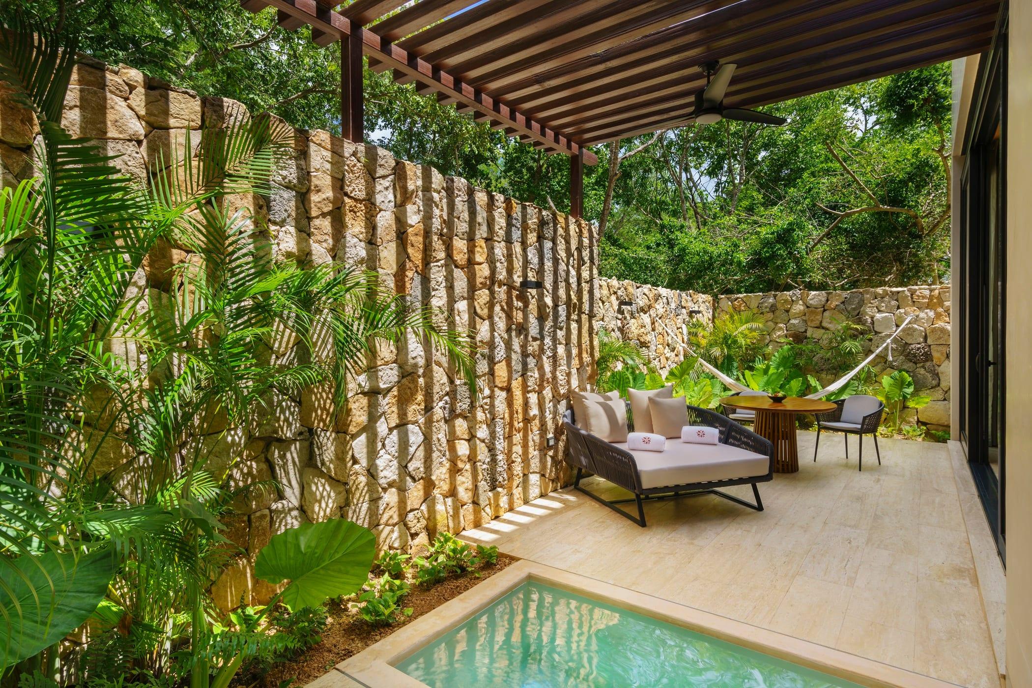 Itza pool hacienda Xcanatun 2023