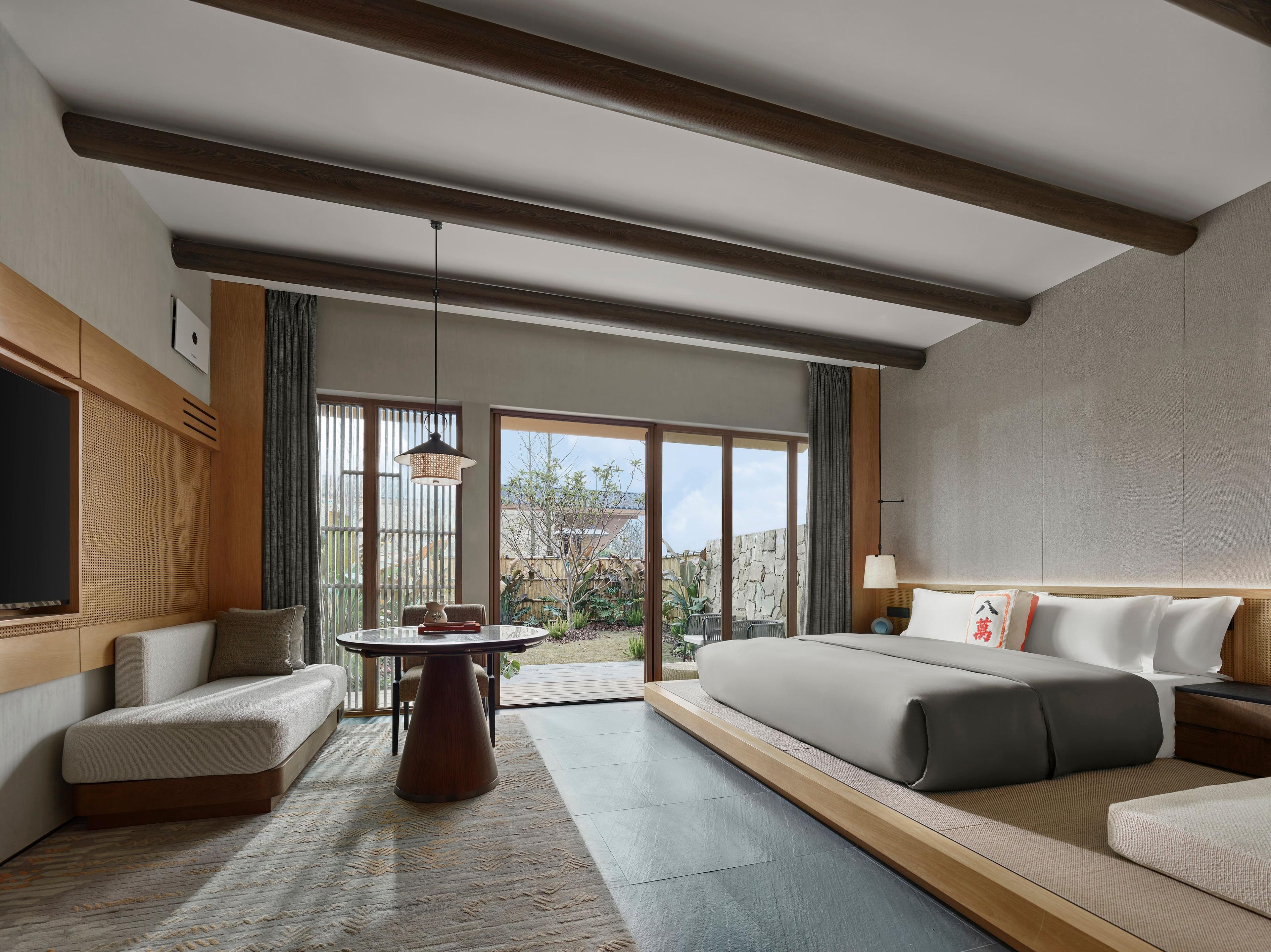 Courtrayd King Room 
