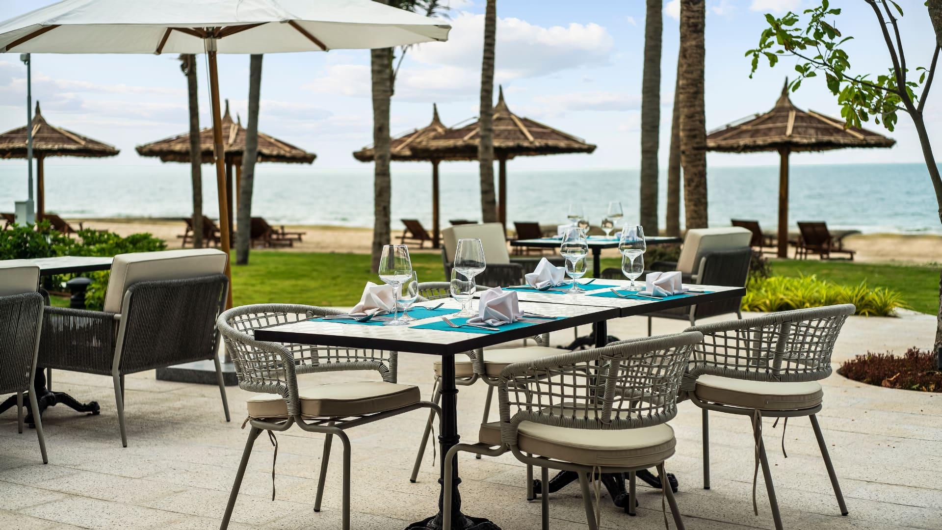 beach resort restaurant 