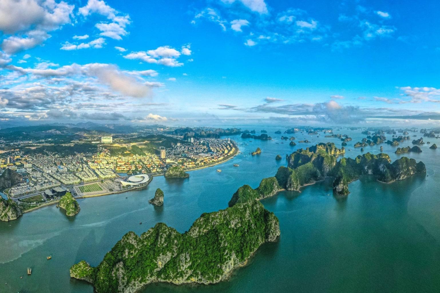 Khám phá top 10 hòn đảo đẹp nhất ở Quảng Ninh