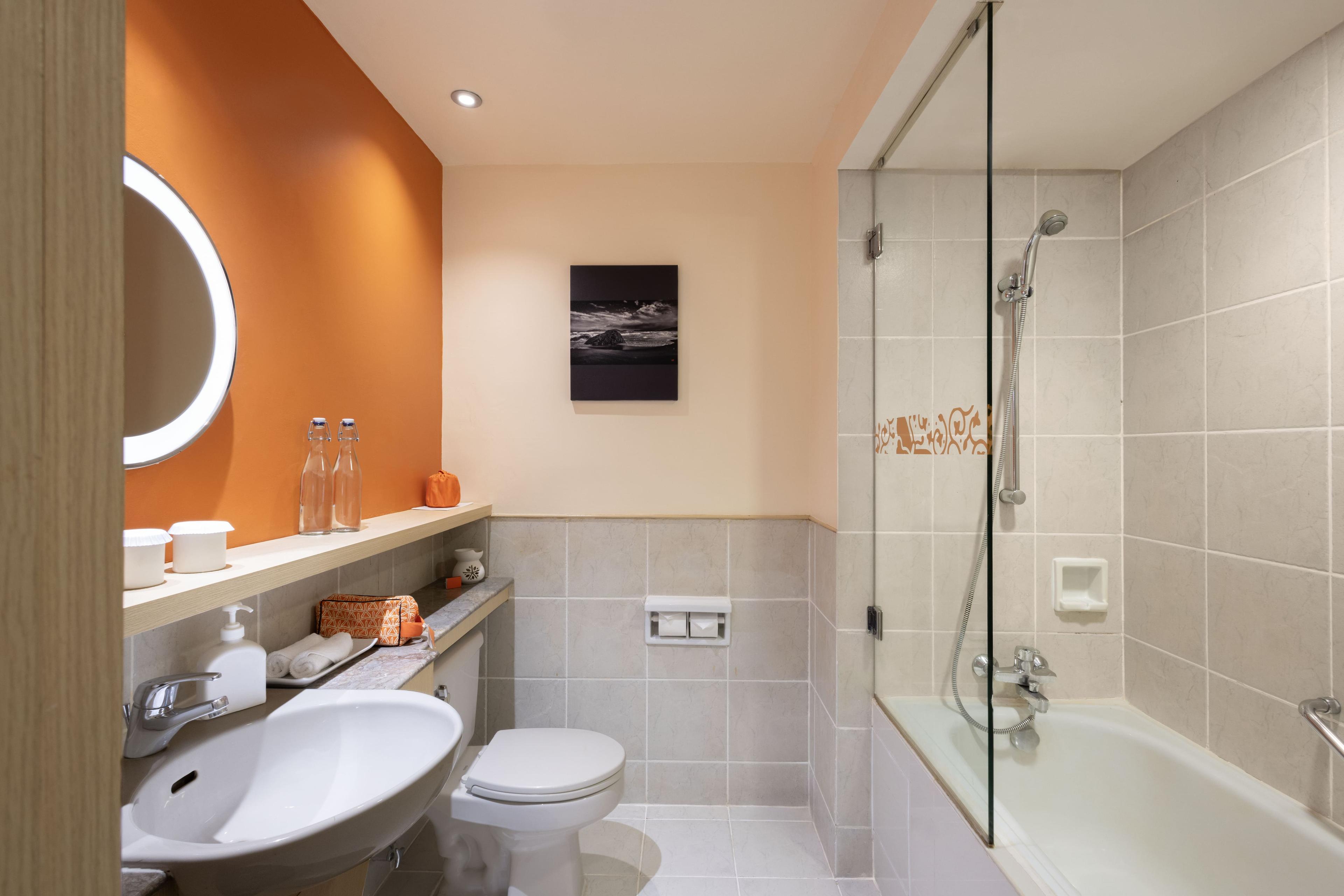 Sea Breeze Twin bathroom