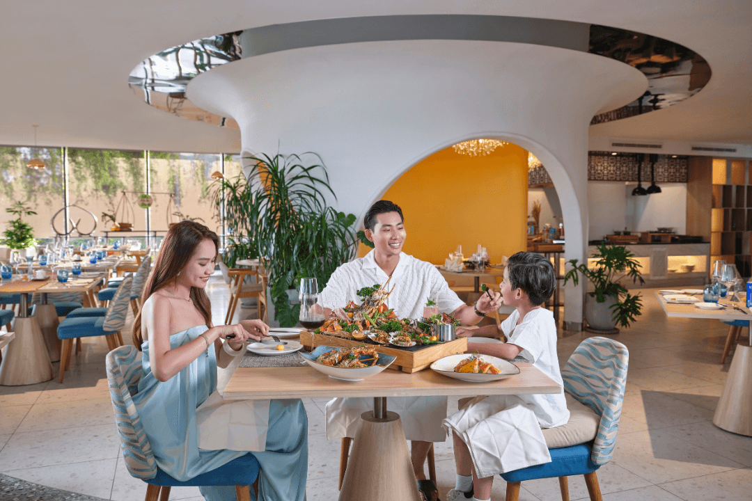 Family enjoy meal at Azura