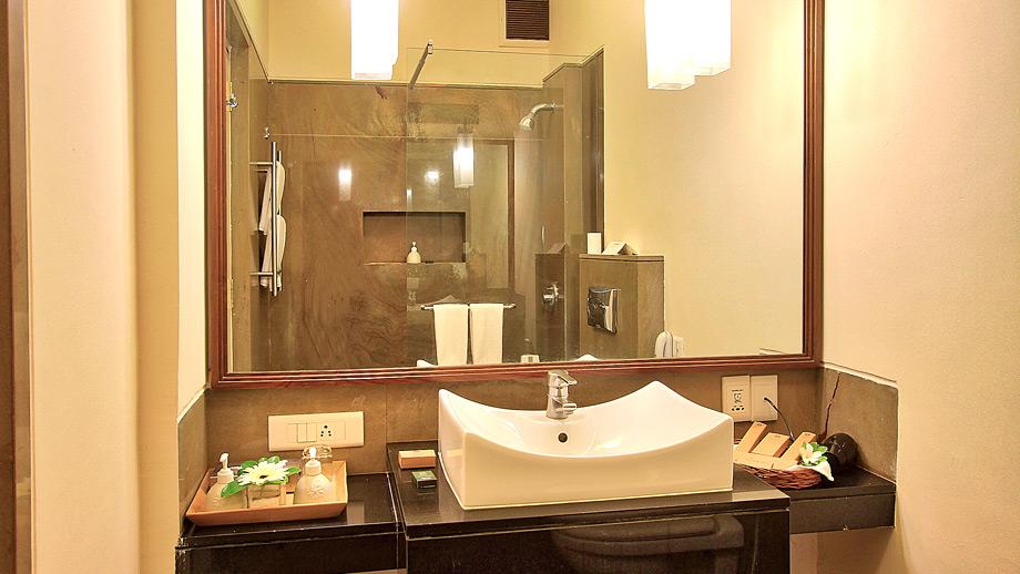 an-bagalore-executive-resort-room-bathroom.jpg