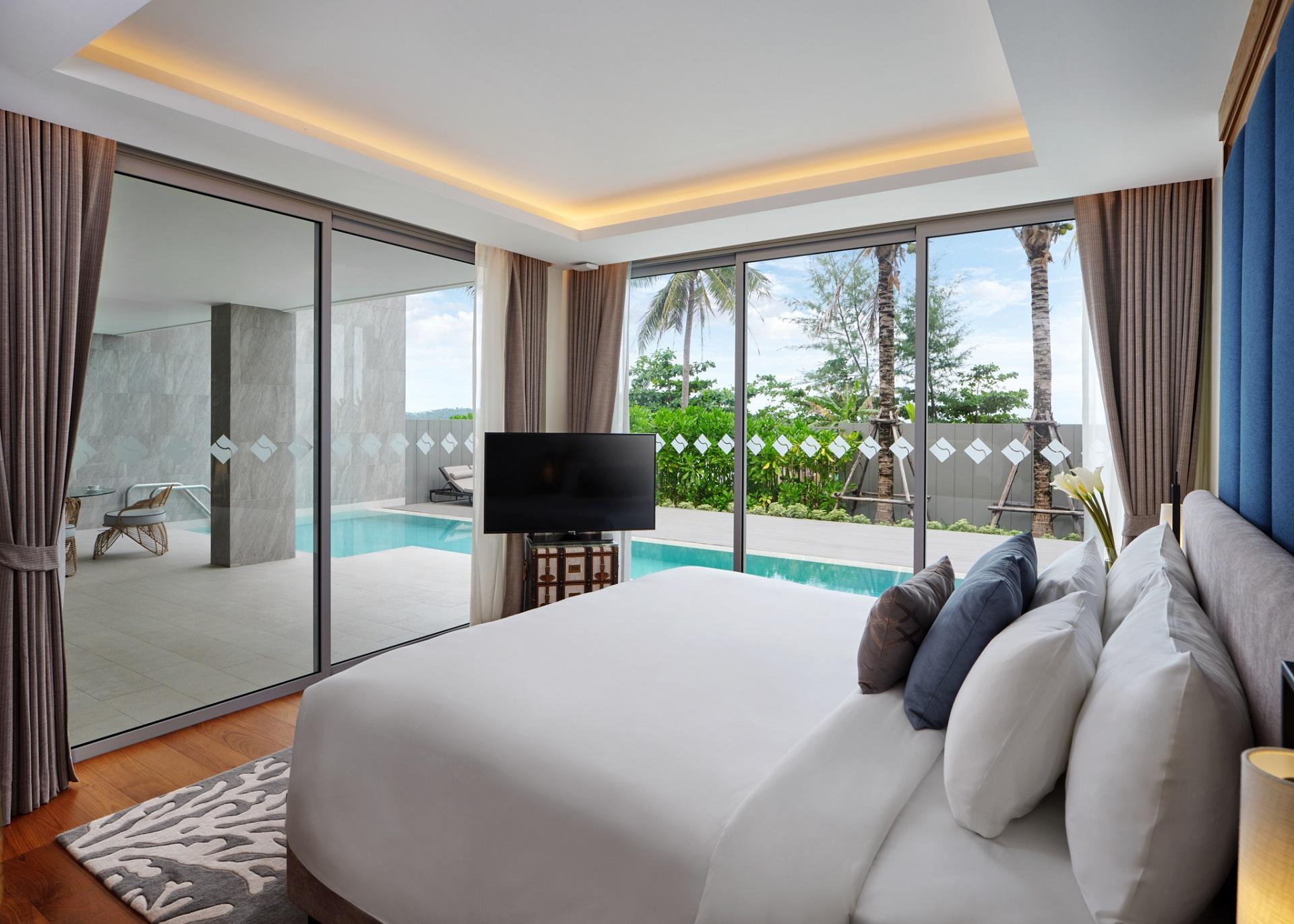 Three-Bedroom Pool Suite Beachfront