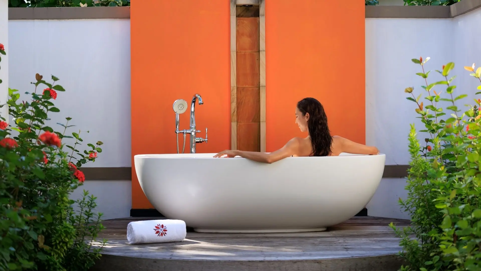 Angsana Velavaru Maldives Outdoor Bath Tub