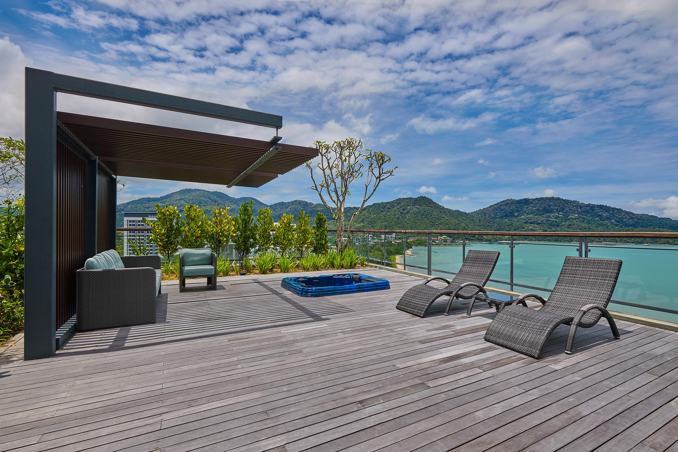 Angsana Sky Garden Seaview Suite  - Large Terrace Balcony with Jet Tub
