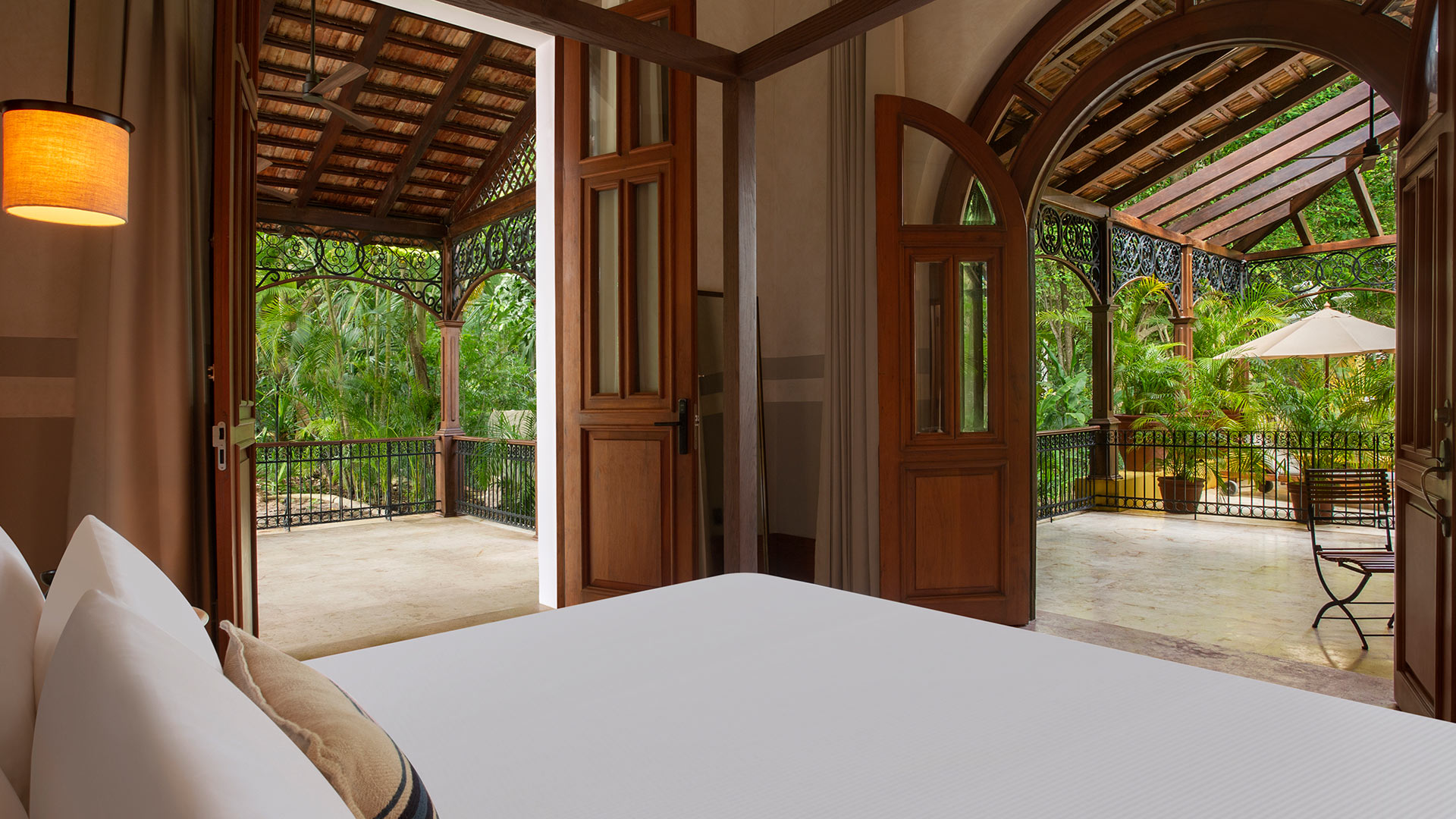 A canopy bed sits elegantly in a luxurious room at Hacienda Xcanatun, Angsana Heritage Collection.