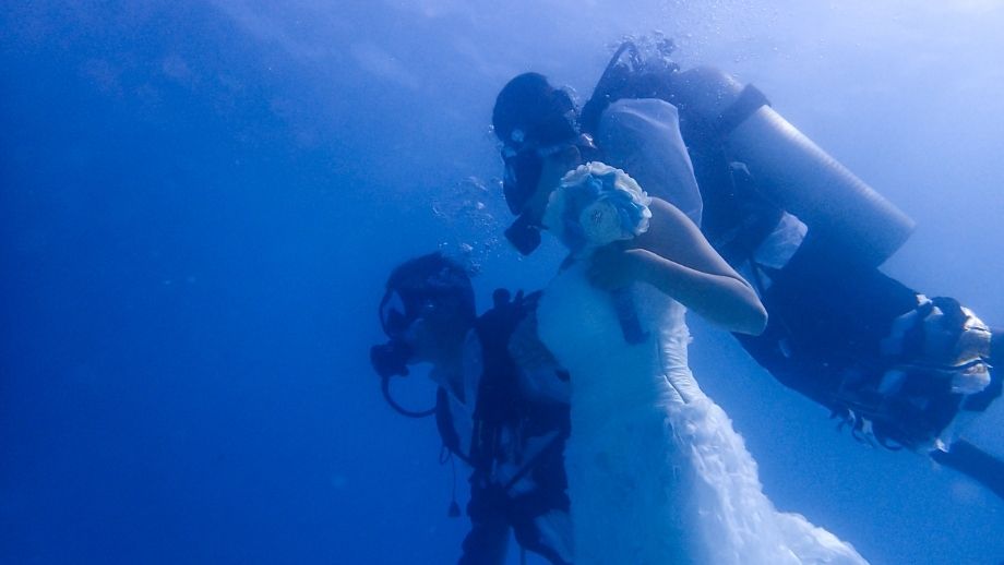 underwater-wedding.jpg