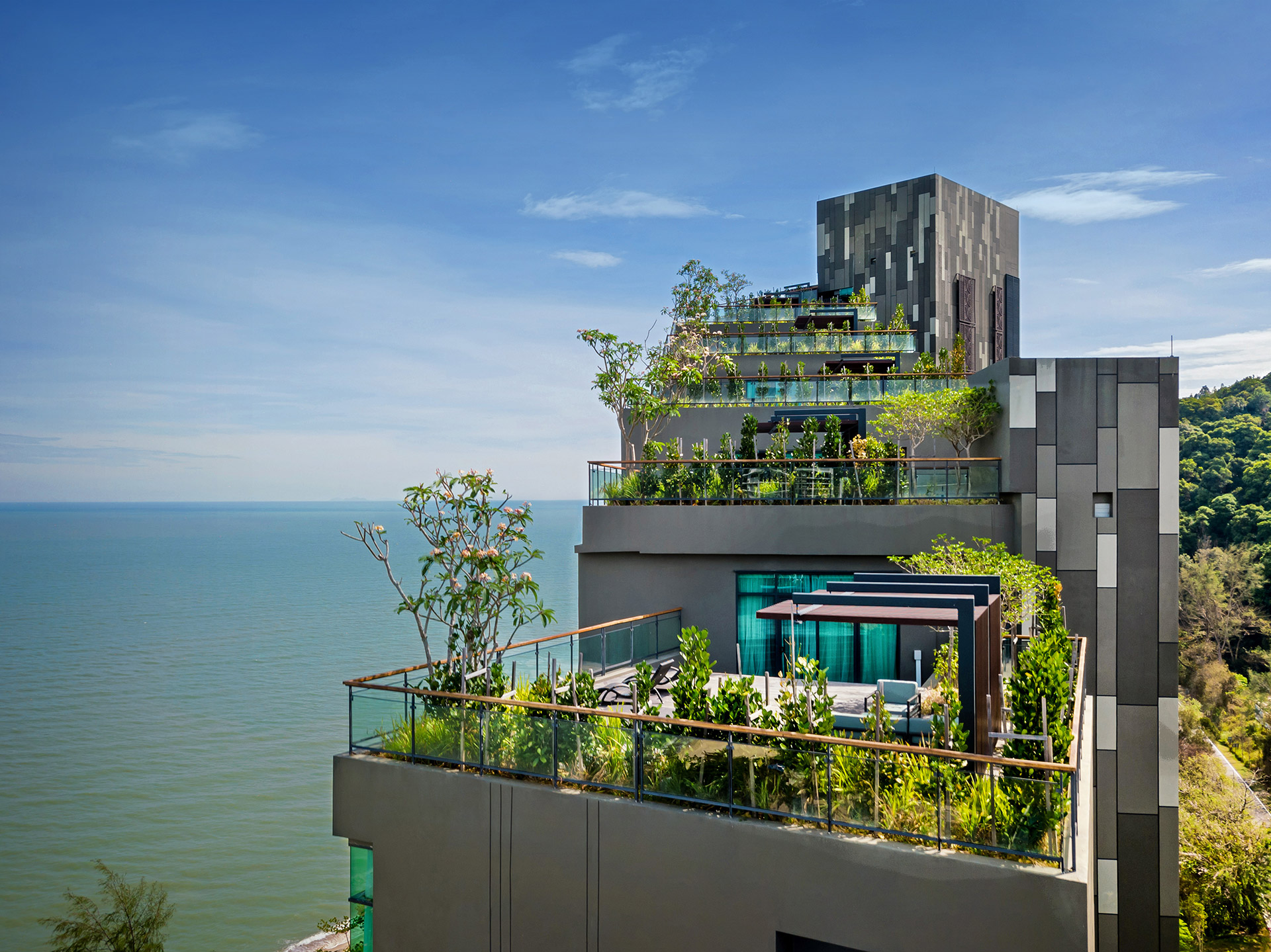 destination_sky-garden-suite-balcony.jpg