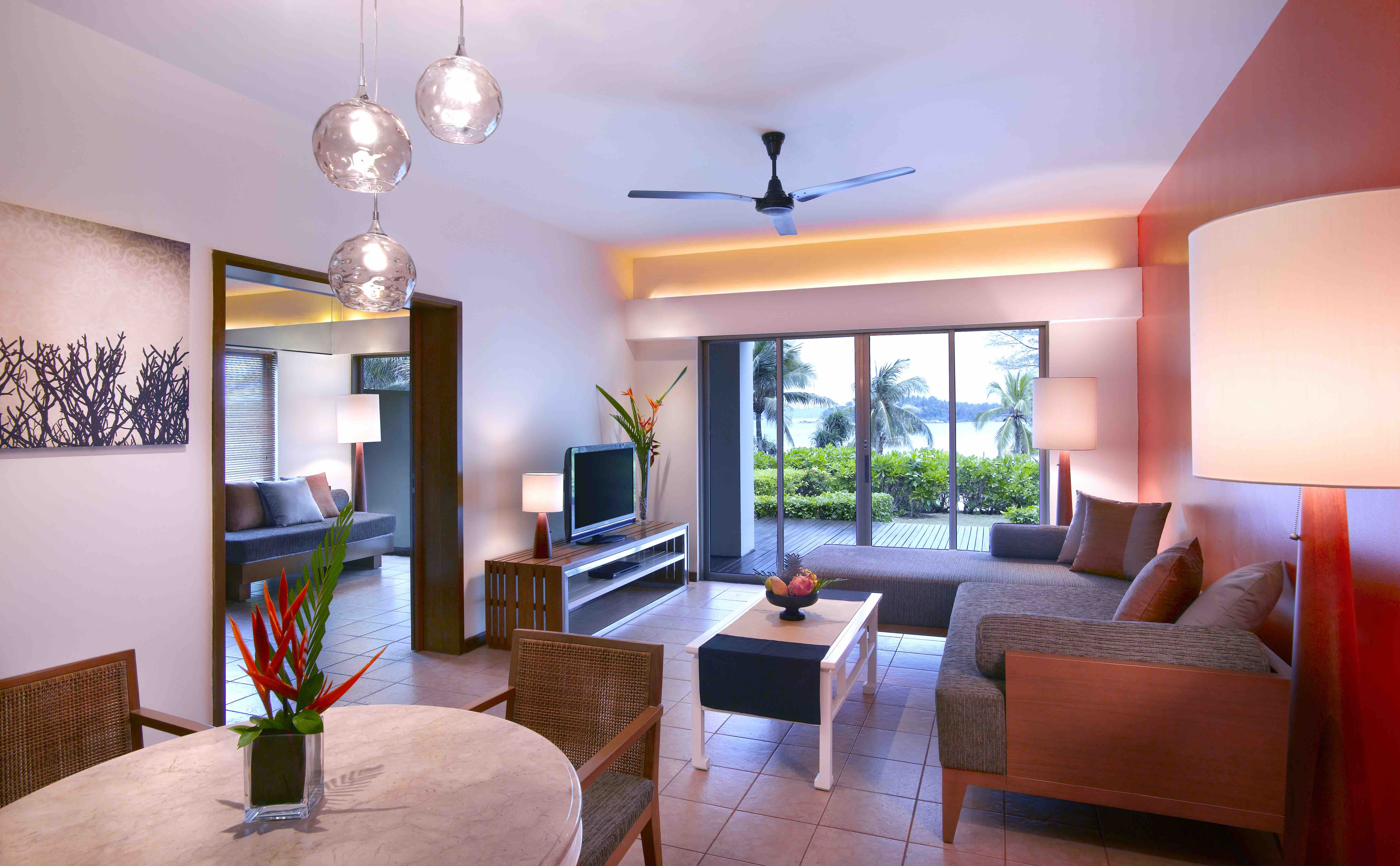 islandfamilysuite_livingarea.jpg