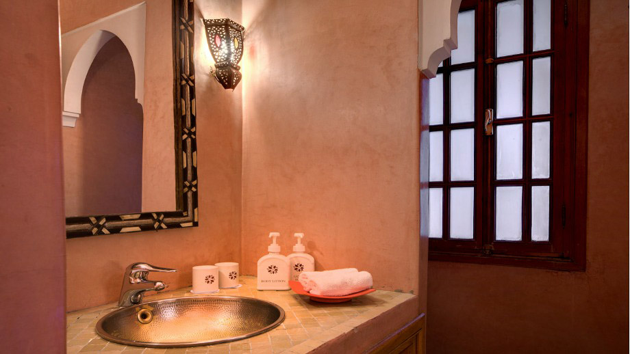 riad-lydines-bathroom.jpg