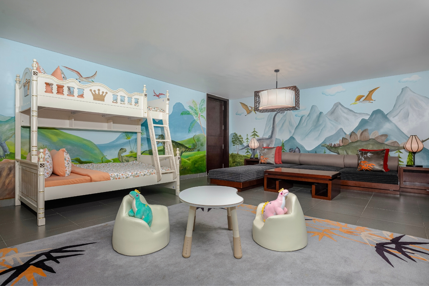 Family Suite Jurassic theme