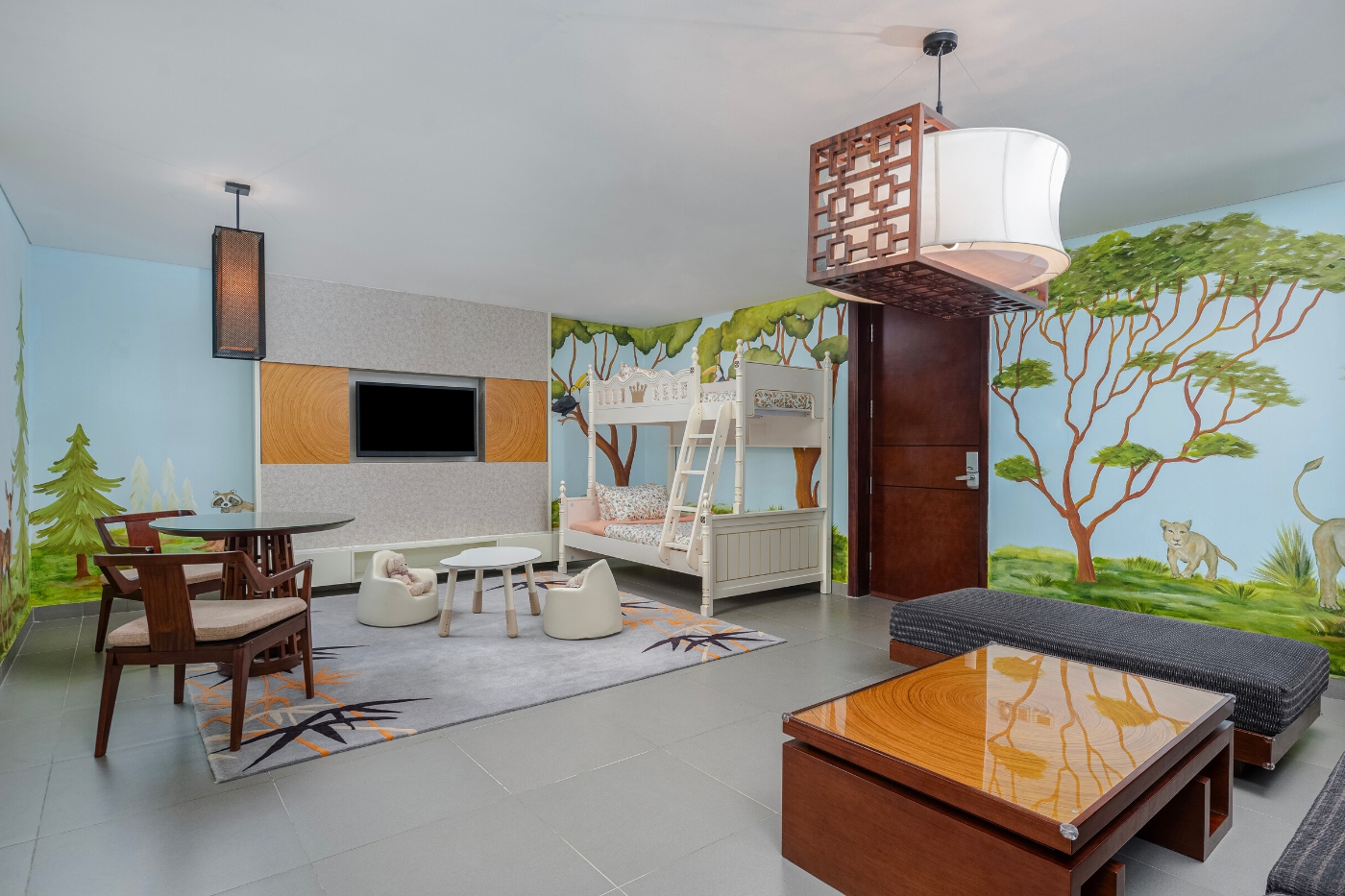 Angsana Suite Safari theme