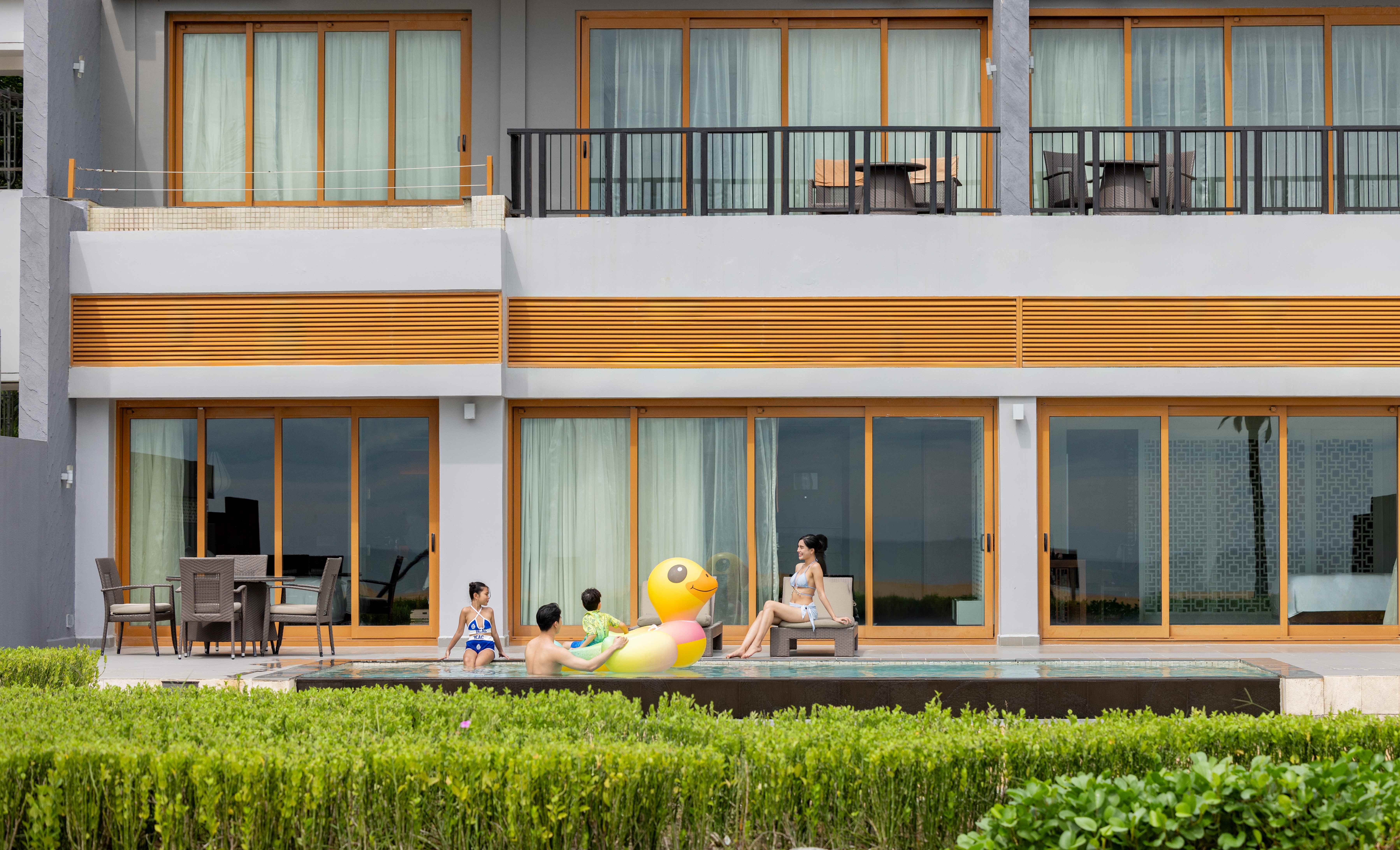 angsana lang co with family