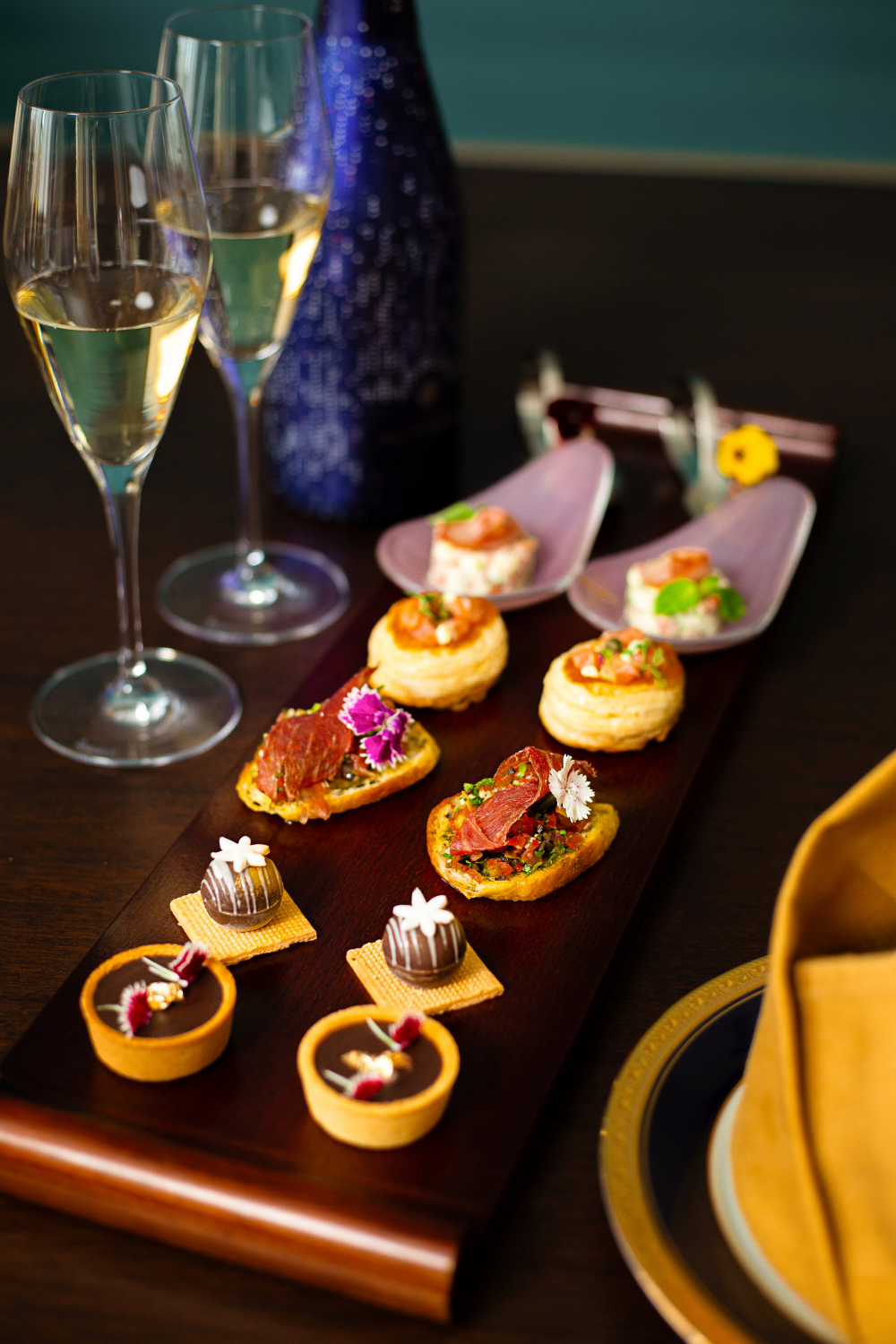 Finger food with wine