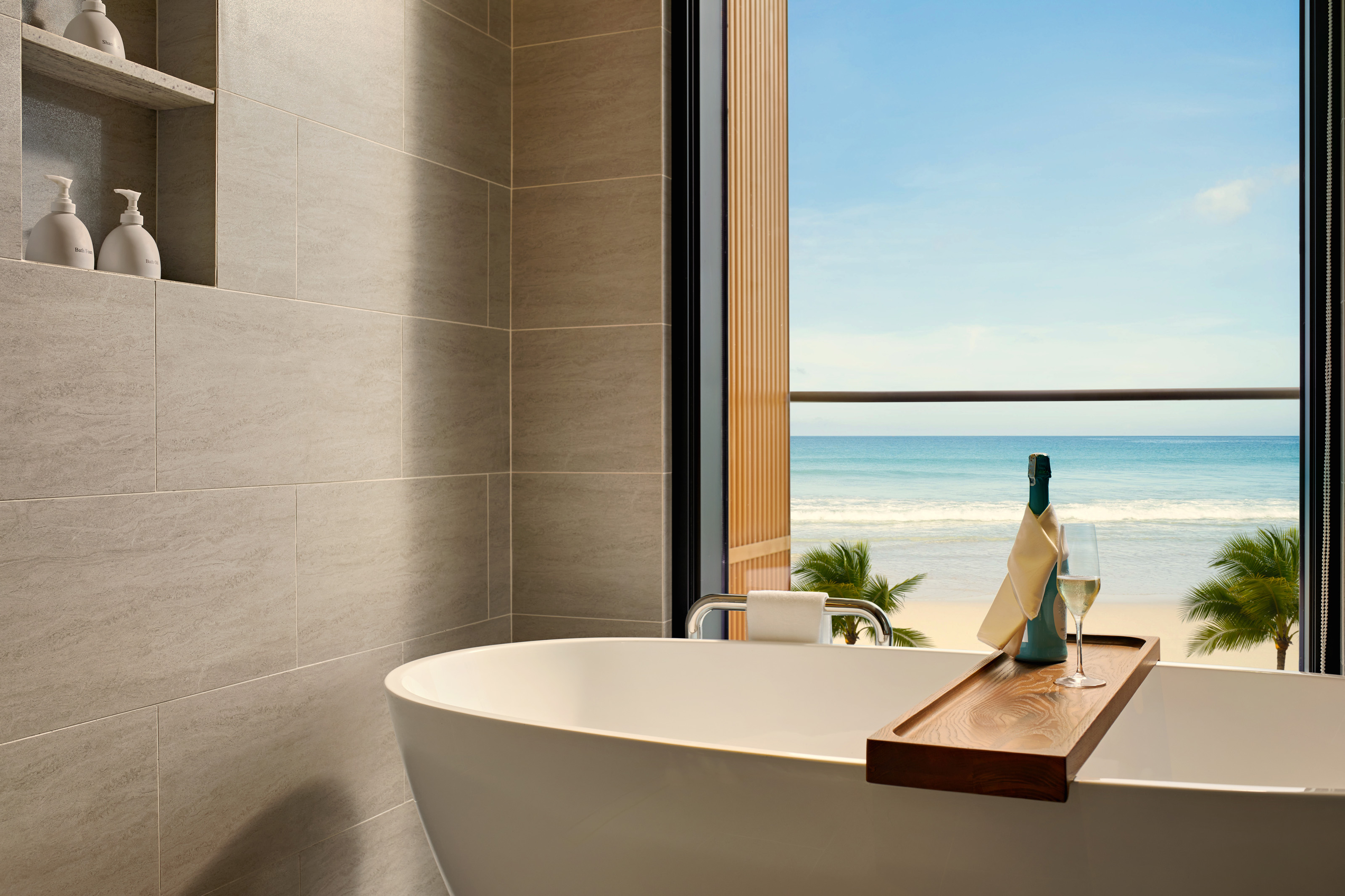 Junior Suite Bathtub