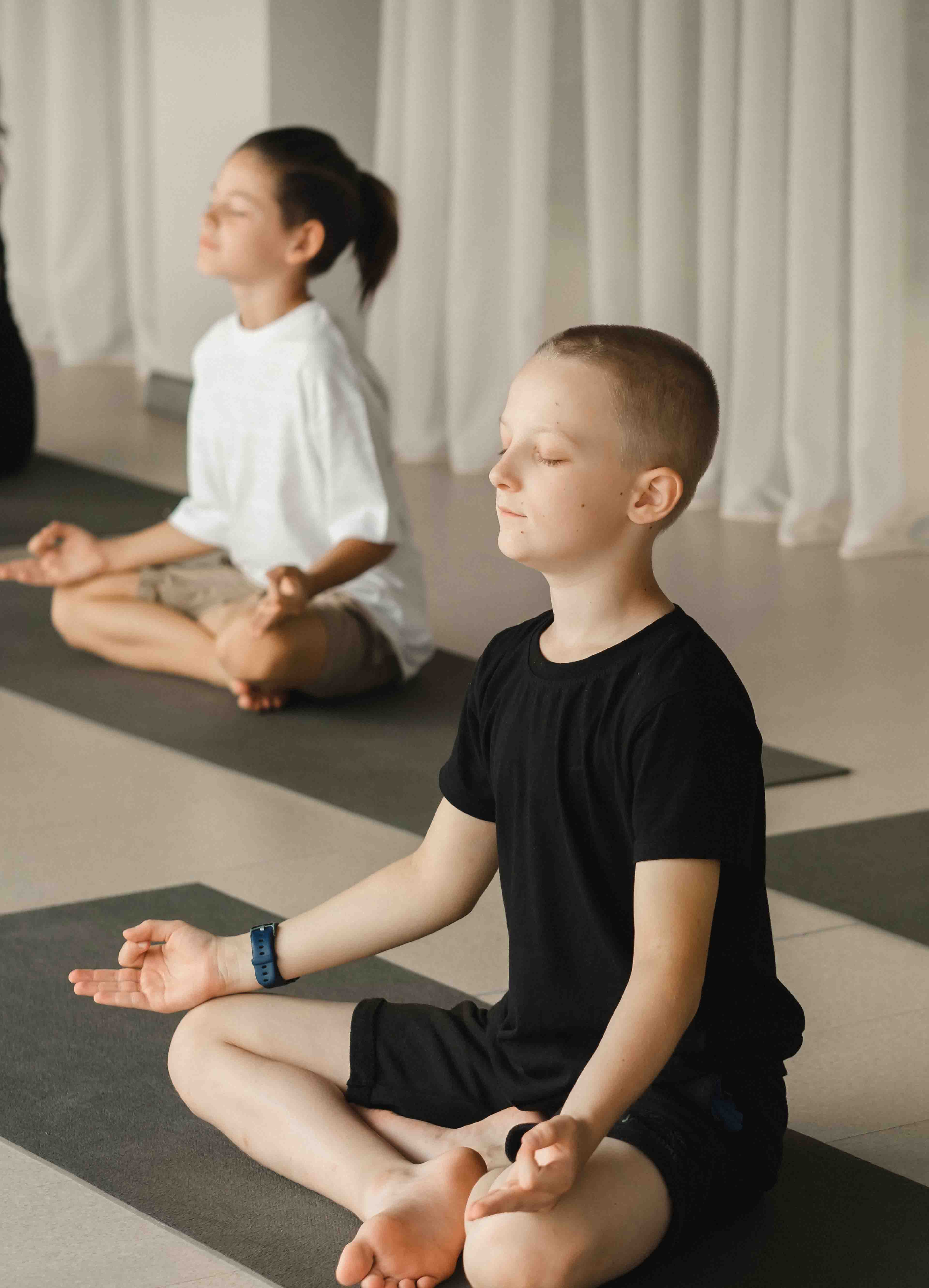 children-practice-yoga-on-mats-in-bright-room-2026-01-09-07-09-54-utc.jpg
